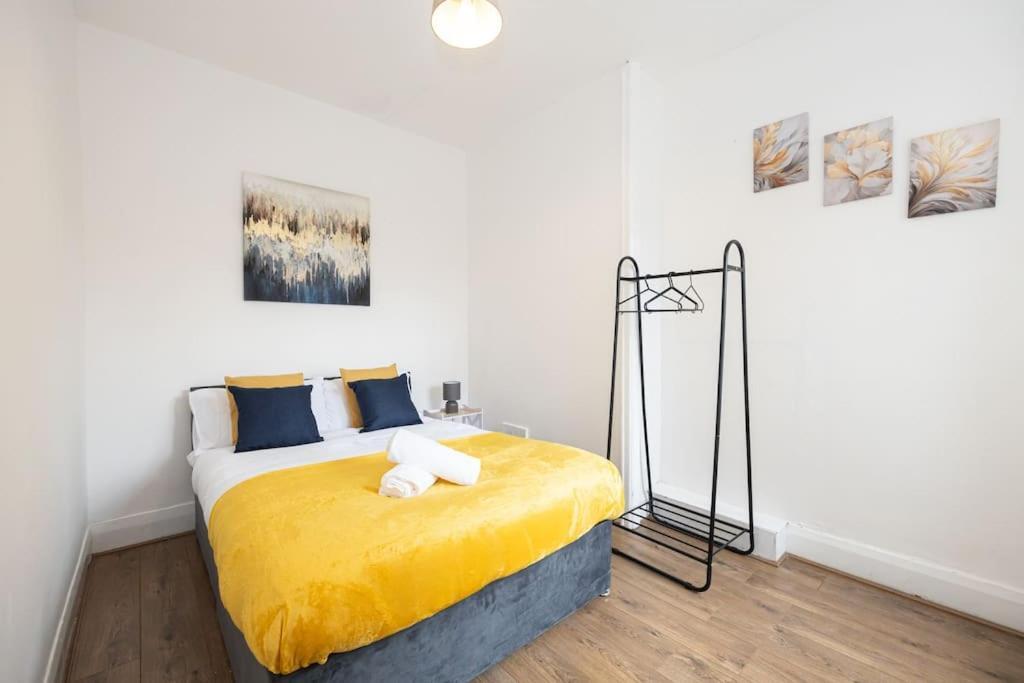Bright & Modern 3 Bedroom Old Trafford Home Manchester Buitenkant foto