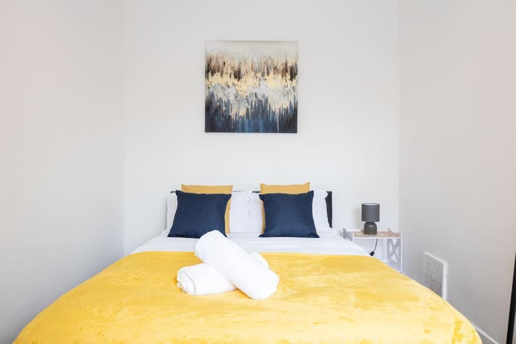Bright & Modern 3 Bedroom Old Trafford Home Manchester Buitenkant foto