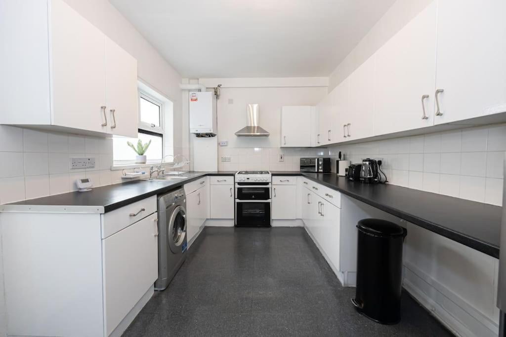 Bright & Modern 3 Bedroom Old Trafford Home Manchester Buitenkant foto