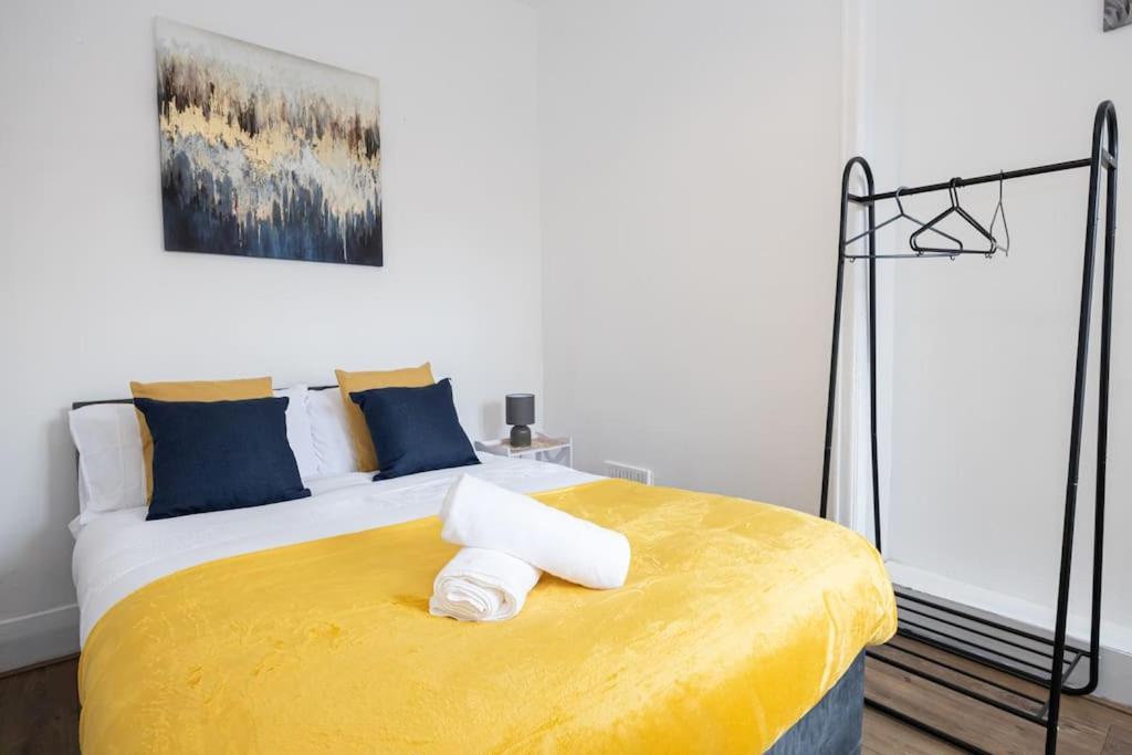 Bright & Modern 3 Bedroom Old Trafford Home Manchester Buitenkant foto